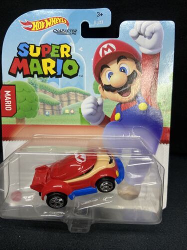 Hot Wheels Mario Kart Characters and Die-Cast Kart Vehicles, Set